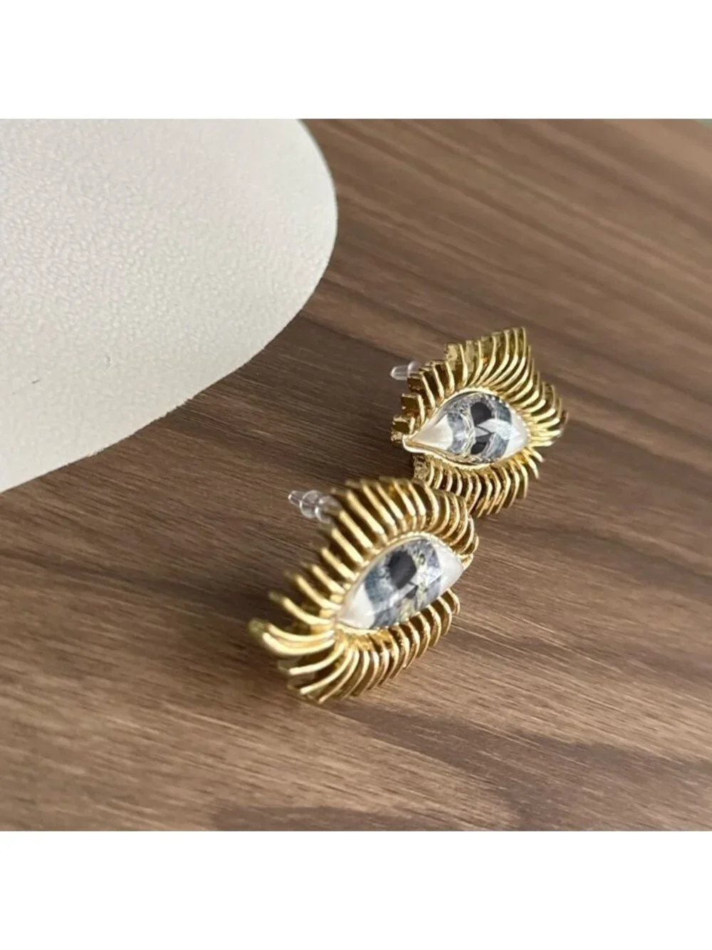 Eye Earrings Q177